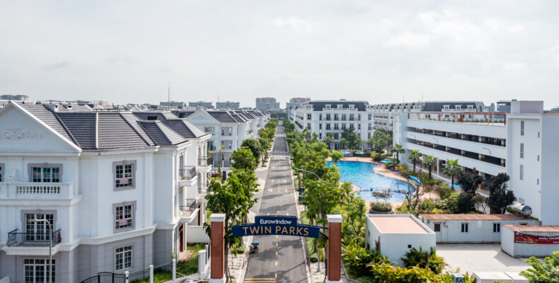 eurowindow-Twin-Parks-cong-chao